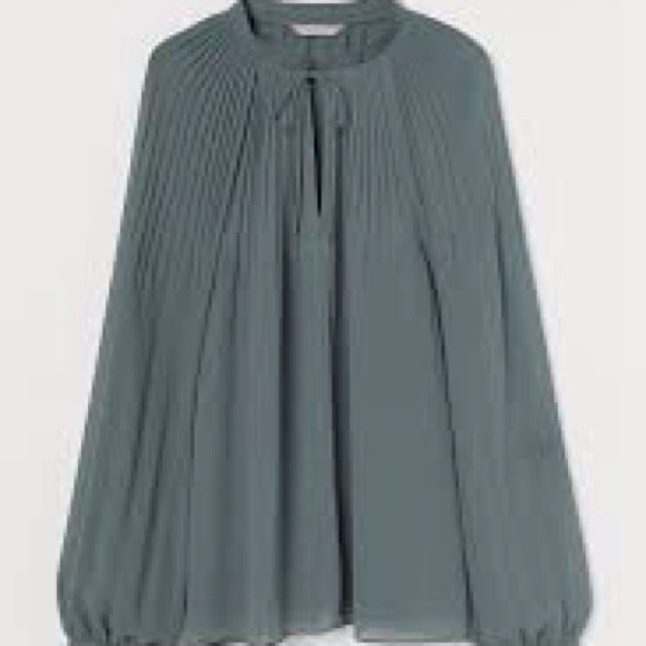 H&M Pleated chiffon blouse - Picture 2 of 5